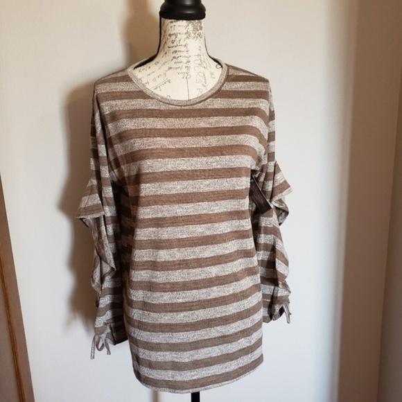 Striped Ruffle Blouse - Picture 5 of 6